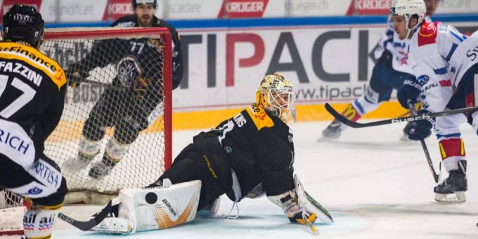 HC-Lugano-Goalie Elvis Merzlikins zeigt eine bärenstarke Leistung. HC-Lugano-Goalie Elvis Merzlikins zeigt eine bärenstarke Leistung.