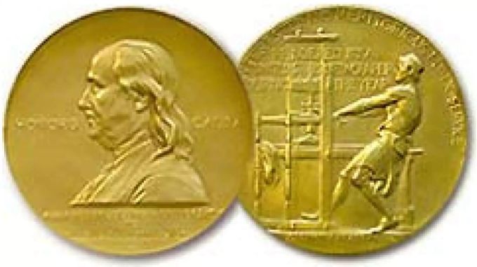 Pulitzer-Goldmedaille mit Abbild von Benjamin Franklin und einem Druckarbeiter. Pulitzer-Preis