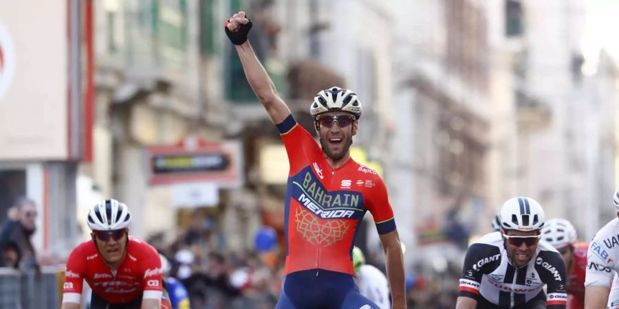 Vincenzo Nibali jubelt in San Remo.