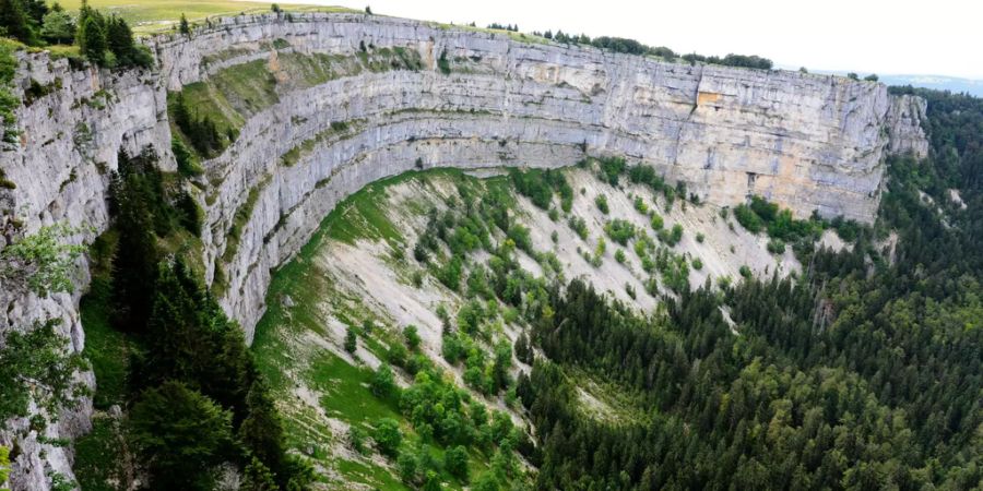 ...und Creux-du-Van bieten eindrückliche Naturspektakel.