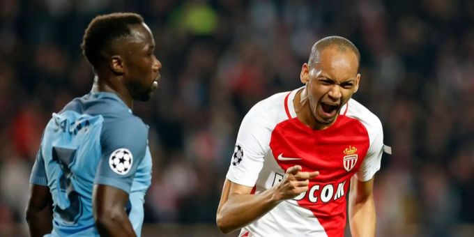 Verteidiger Fabinho (r.) wird künftig für den FC Liverpool auflaufen. Verteidiger Fabinho (r.) wird künftig für den FC Liverpool auflaufen.