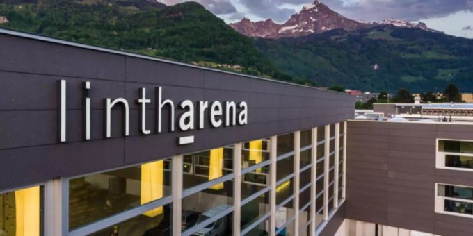 Das Hallenbad gehört zum Sportzentrum lintharena in Näfels GL. Das Hallenbad gehört zum Sportzentrum lintharena in Näfels GL.