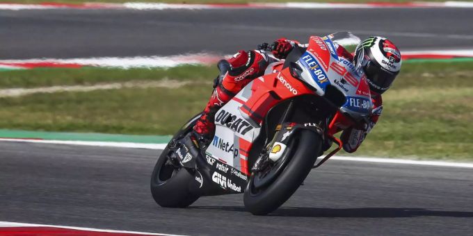 Der spanische Motorrennfahrer Jorge Lorenzo fährt am Moto GP in San Marino. MotoGP-Fahrer Jorge Lorenzo