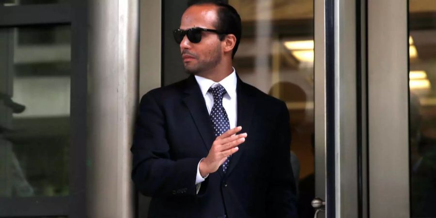 George Papadopoulos verlässt das Gerichtsgebäude in New York nach seiner Verurteilung.