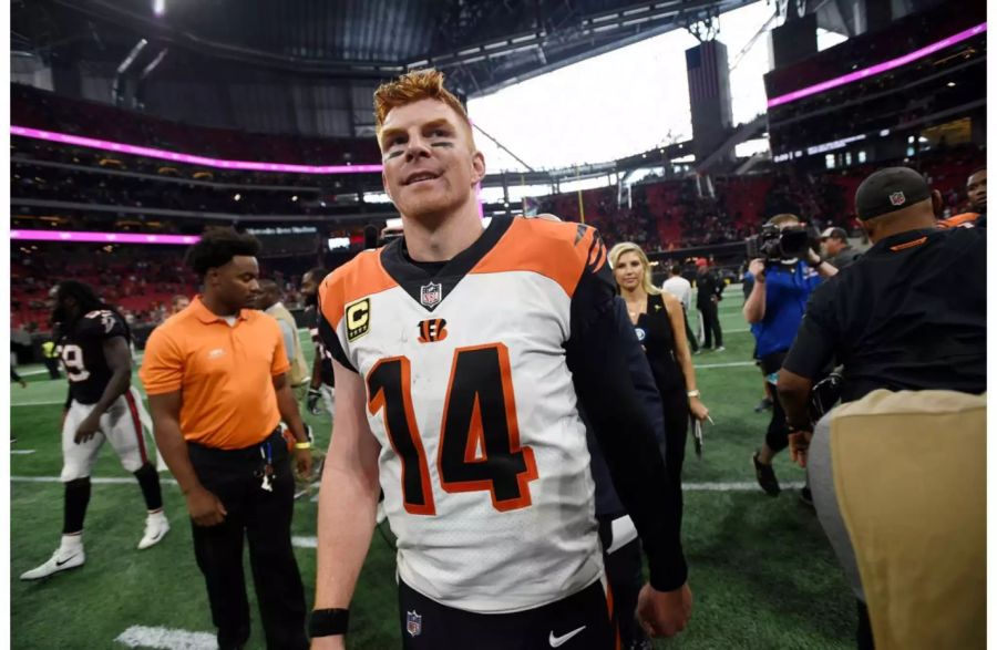 Starker Saisonstart der Cincinnati Bengals! Das Team um QB Andy Dalton gewinnt gegen die Falcons mit 37:36 und steht nach vier Spielen bei einer überraschenden 3:1-Bilanz. Die Kombo Dalton/Green hat Nerven aus Stahl: Der siegbringende Spielzug gelingt sieben Sekunden vor Ablauf der Spielzeit.