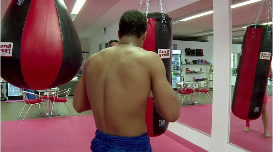 Carlos (damals 17) beim Kampfsporttraining in Reinach BL.