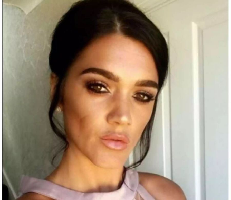 Leah Cambridge macht ein Seflie von sich selbst.
