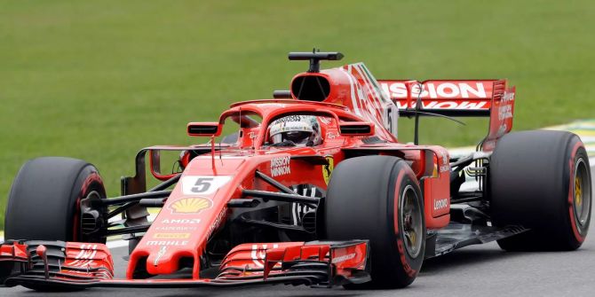 Brasilien, Sao Paulo: Motorsport: Formel-1-Weltmeisterschaft, Grand Prix von Brasilien, 3. Freies Training: Sebastian Vettel aus Deutschland vom Team Scuderia Ferrari in Aktion.