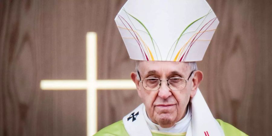 Papst Franziskus nimmt an der Abschlussmesse des Weltfamilientreffens teil.