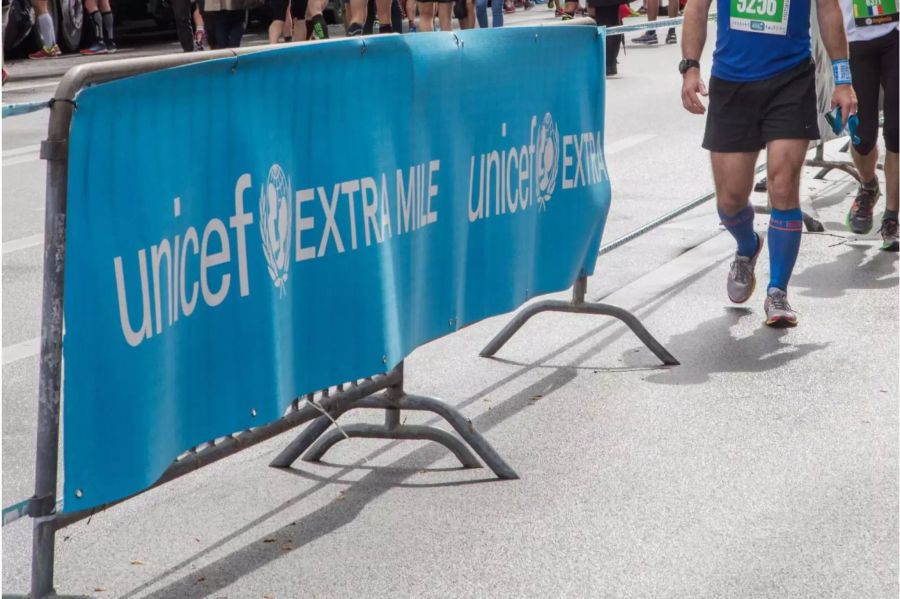 2018 können alle Läuferinnen & Läufer, die ihre 10-, 21- bzw. 42-Kilometer Strecke absolvieren, eine Extra-Meile für einen guten Zweck laufen - Swiss City Marathon