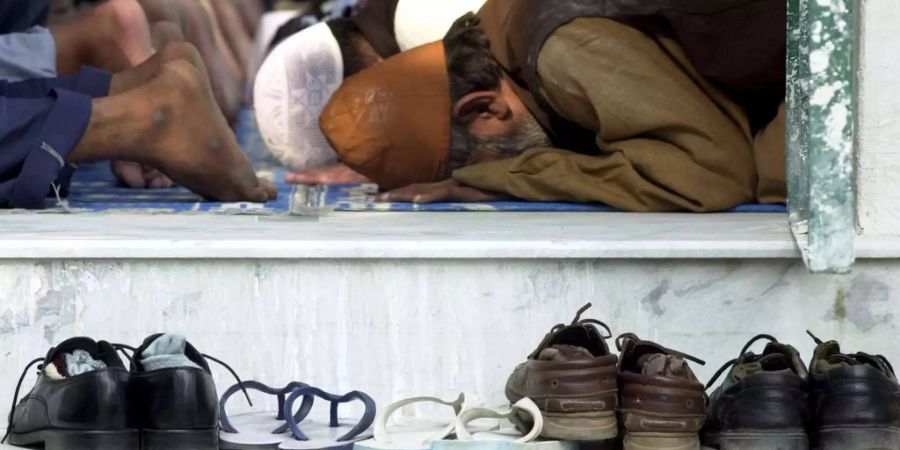 Bei Angriffen auf zwei Moscheen in Kabul und Ghor starben mindestens 30 Menschen.