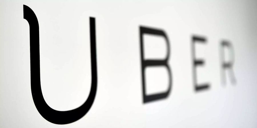 Das Logo des Unternehmens Uber in Berlin.