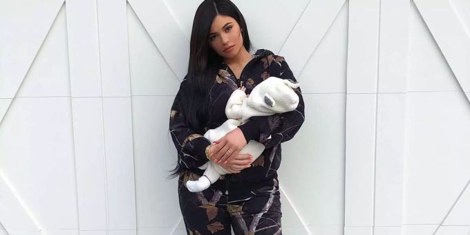 Kylie Jenner posiert mit ihrem Baby - Aber eigentlich gehts um ihren Po