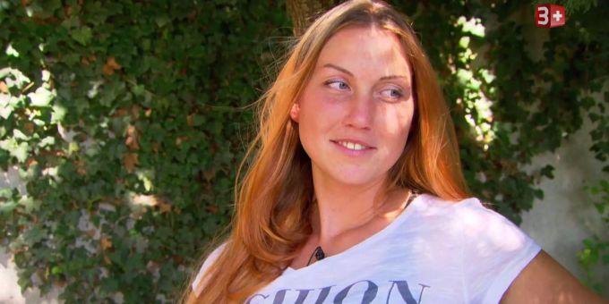 Sportreiterin Ludmilla spricht fast nur Französisch. Sportreiterin Ludmilla spricht fast nur Französisch.