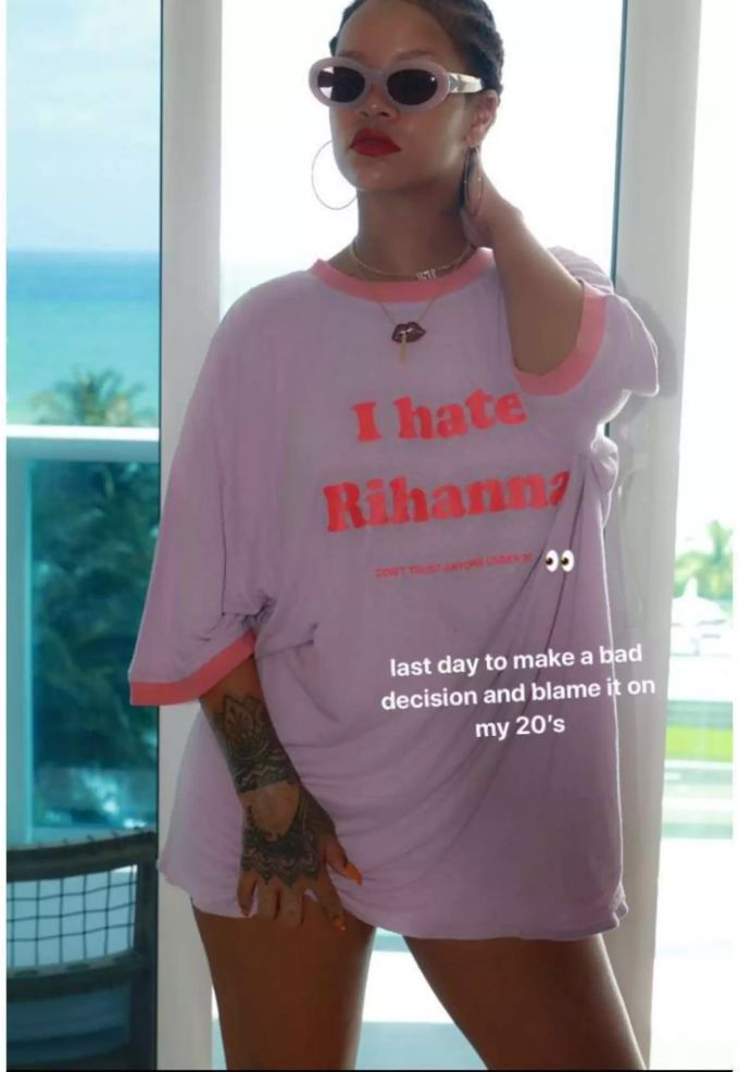 «Ich hasse Rihanna»: Die Sängerin nimmt sich kurz vor ihrem Geburtstag selbst auf die Schippe. «Ich hasse Rihanna»: Die Sängerin nimmt sich kurz vor ihrem Geburtstag selbst auf die Schippe.
