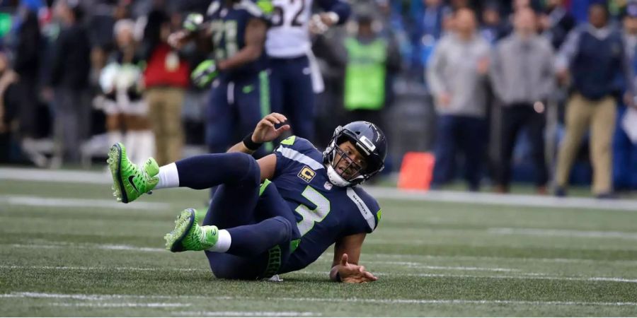 Im Spitzenspiel der NFC West bringen die Seattle Seahawks kein Bein vor das andere. Bis zur Pause gelingen den Seahawks nur 59 Yards. Zu diesem Zeitpunkt ist das Spiel schon entschieden. Russel Wilson zieht ebenfalls einen schwächeren Tag ein.