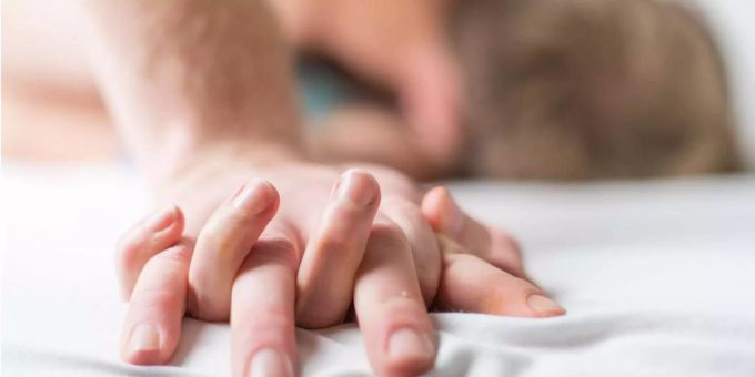 Küssen ist oft Bestandteil des Geschlechtsakts. Küssen