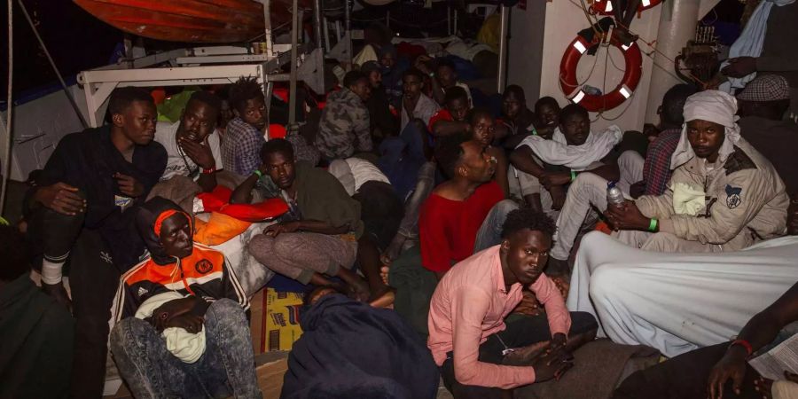 Rund 100 vermisste Flüchtlinge konnten vor der libyschen Küste noch nicht gefunden werden.