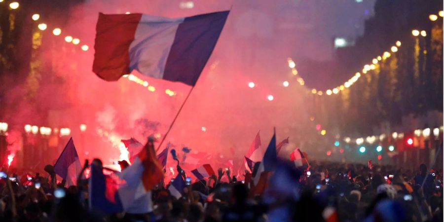 Nicht nur die Fans von WM-Gewinner Frankreich können jubeln: Alle Fans, die an der WM zu Gast waren, bekommen von Russland ein Zückerli.