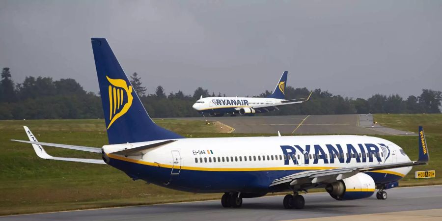 Eine Ryanair-Maschine startet. Die Fluggesellschaft befürchtet, dass noch mehr Flüge gestrichen werden müssen.