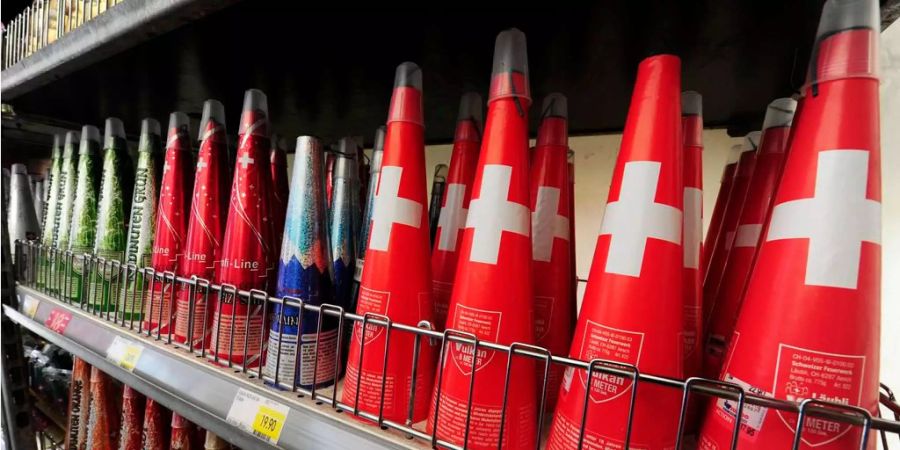 Feuerwerk in den Regalen eines Grossverteilers in Zürich.