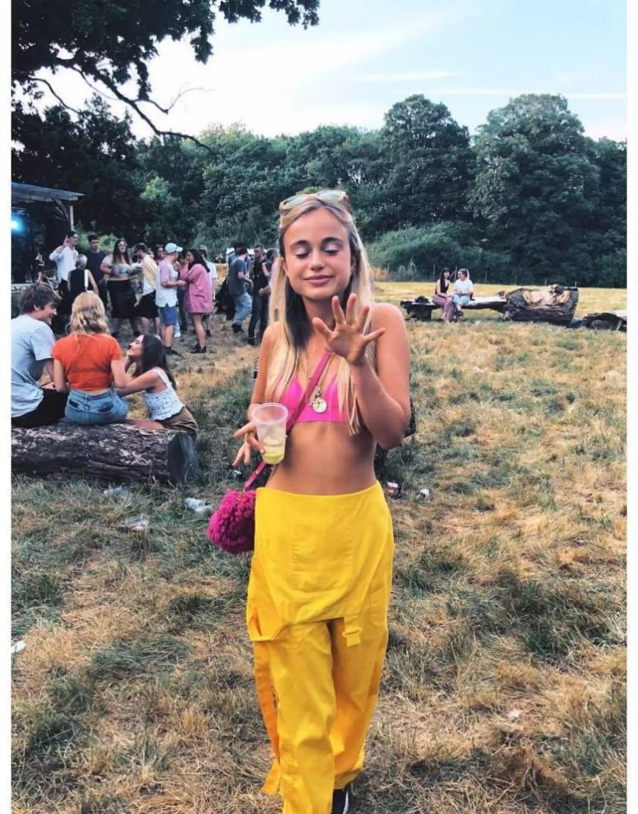 Lady Amelia Windsor ist die Nummer 36 in der britischen Thronfolge. Sie zieht Musikfestivals dem Strandleben vor.