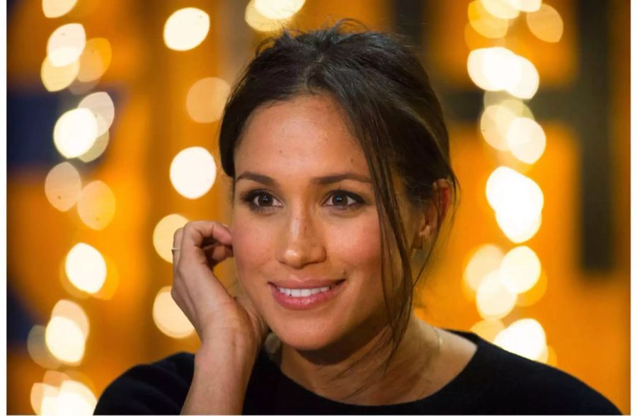 Meghan Markle kennt sich in der Welt der Mode aus: Mit einem simplen Trick tut sie etwas Gutes für ihre Gesundheit.