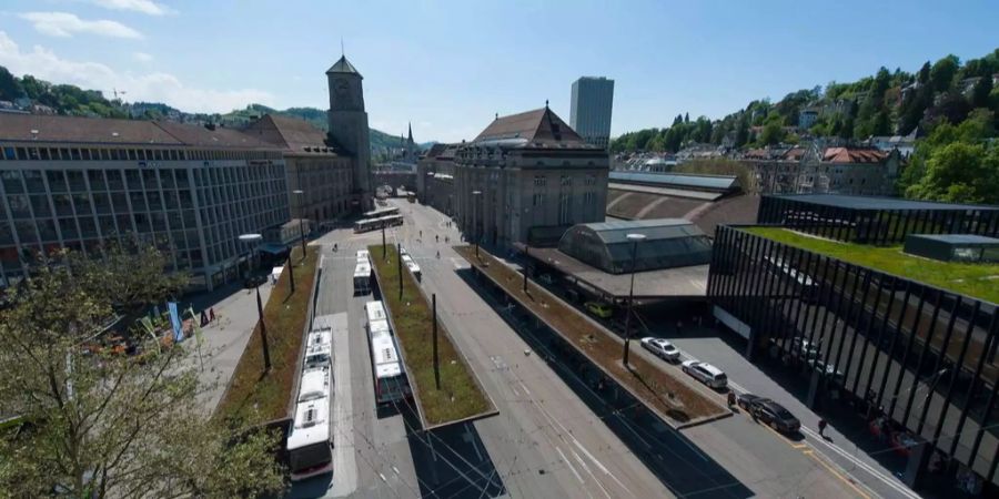 Streit am Busbahnhof: Ein 45-Jähriger wurde festgenommen, ein 47-Jähriger ins Spital gebracht.