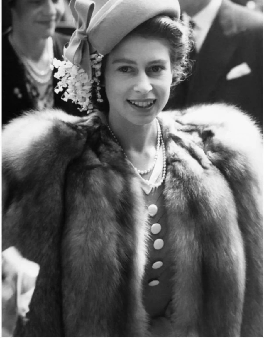 Ganz schön lange her: das Foto stammt aus dem Jahr 1947. Damals war Elisabeth noch Prinzessin. Erst Jahre später wurde sie zur Königin gekrönt.