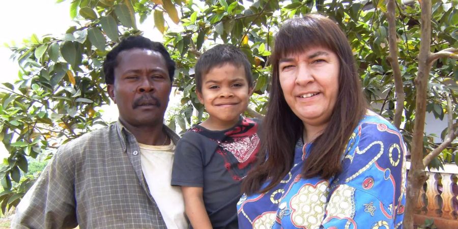 Die Familie Paholo: Vater Marcelin, Sohn Sky und Mutter Katharina.