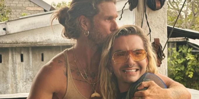 Liebesgrüsse aus Bali - Bill Kaulitz kuschelt mit einem Surfer
