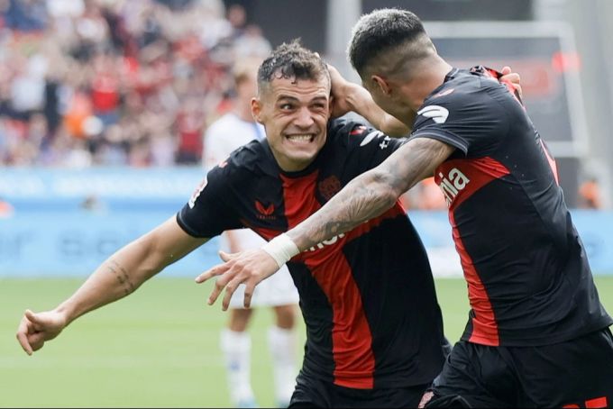 Granit Xhaka und sein Mittelfeld-Partner Exequiel Palacios überragten in der Bundesliga-Hinrunde als Mittelfeld-Duo. Granit Xhaka