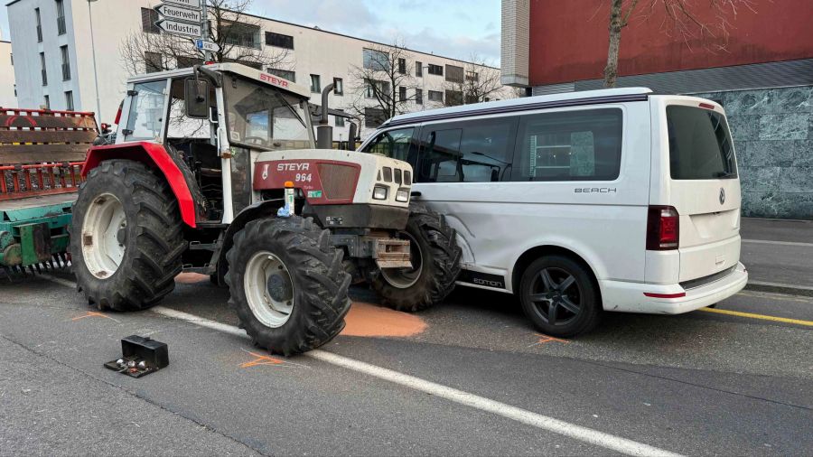 An den Fahrzeugen entstand ein Sachschaden.