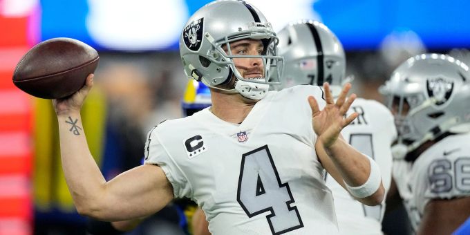 Die Las Vegas Raiders haben sich von Quarterback Derek Carr getrennt. Die Las Vegas Raiders haben sich von Quarterback Derek Carr getrennt.