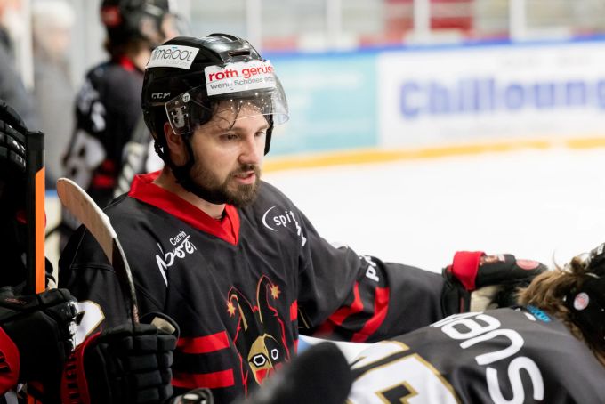 Nicola Christen erzielt im letzten Drittel einen Doppelpack für den EHC Thun. EHC Thun