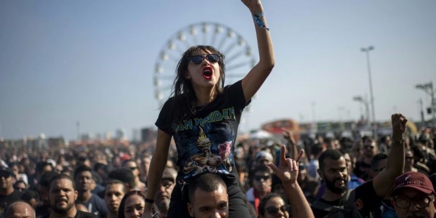 Besucher bei Rock-Festival