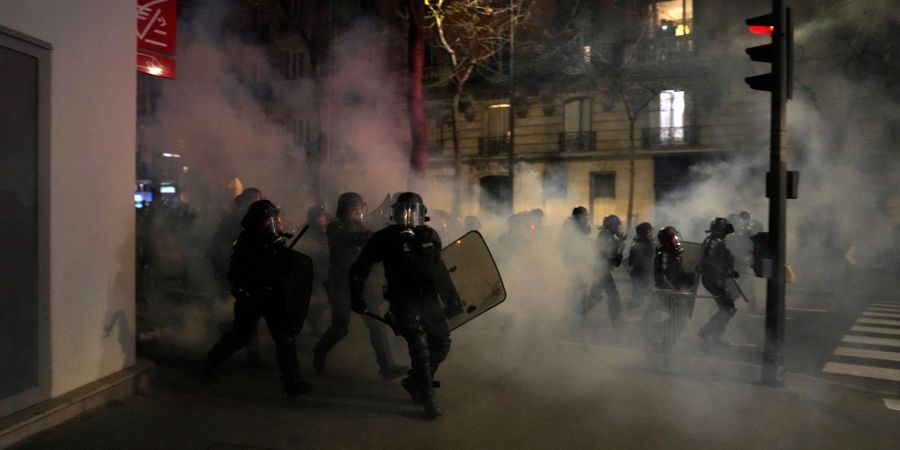 Seit Wochen kämpfen Gewerkschaften mit Streiks und Massendemonstrationen gegen die Rentenreform.