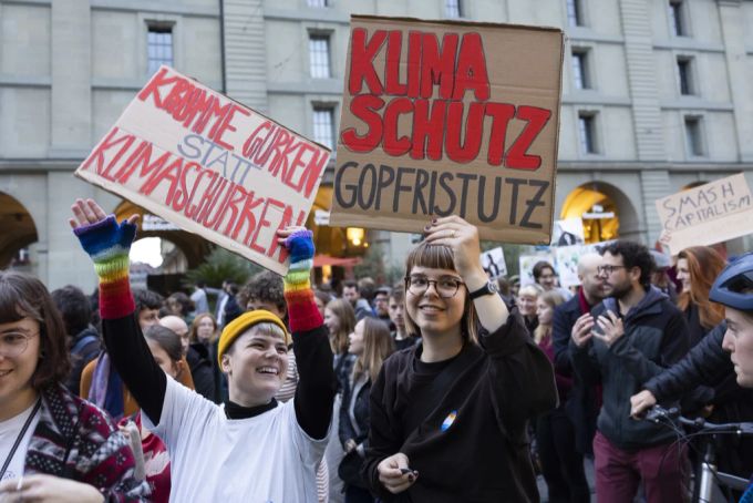 Junge Leute demonstrieren für den Klimaschutz, am Freitag, 23. September 2022, in Bern. (Archivbild) Klimastreik Klimademo Demonstration Klima