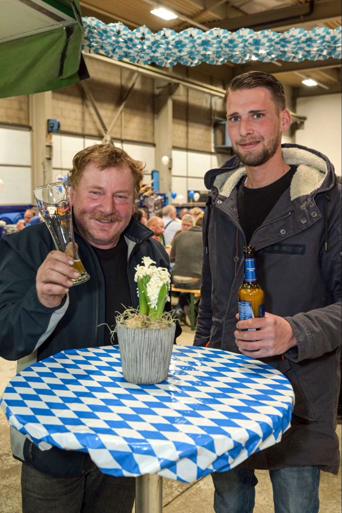Christian mit Marcel Wälchli (r/Inhaber Garage M. Wälchli GmbH, Riggisberg)