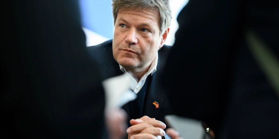 Wirtschaftsminister Robert Habeck will - wo immer möglich - bei kritischer Energieinfrastruktur auf Technik aus China verzichten.