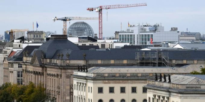 Baukräne in Berlins Mitte Baukräne in Berlins Mitte