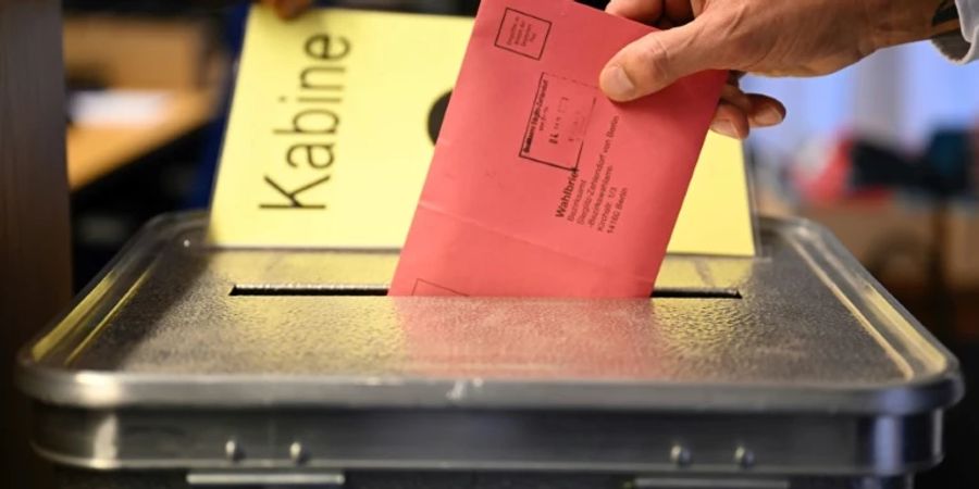 Abgabe von Briefwahlstimme für
Berliner Wiederholungswahl