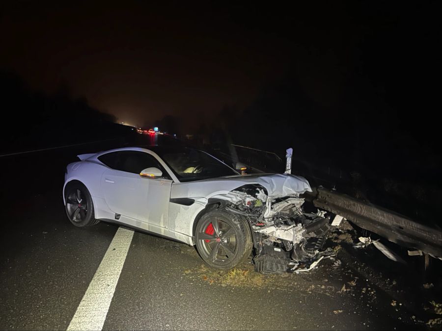 Ein Lenker verunfallte auf der A2 bei Elch.