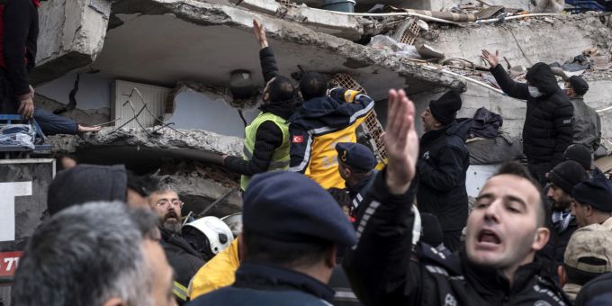 Jetzt 3600 - Zahl der Erdbeben-Toten in Türkei und Syrien steigt weiter