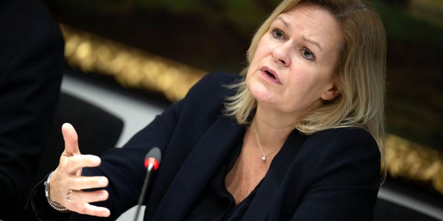 Bundesinnenministerin Nancy Faeser plädiert für bessere Aufklärung über die chinesische Social-Media-App Tiktok.