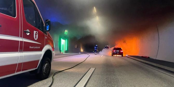 Eptingen BL / A2: Fahrzeugbrand im Belchentunnel