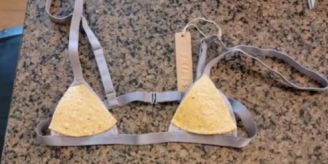 Kaum Stoff - Kim Kardashians Bikini ist kleiner als Tortilla-Chip Kaum Stoff - Kim Kardashians Bikini ist kleiner als Tortilla-Chip