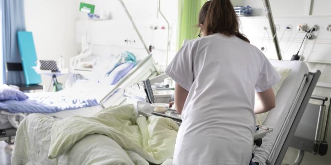 Experten alarmiert - Pflegefach-Schülerin mogelt bei Ufzgi mit ChatGPT