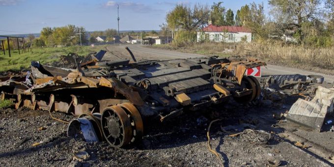 Russland erleidet im Ukraine-Krieg zuletzt Niederlagen und Gebietsverluste. Den Soldaten soll es oftmals an Waffen mangeln. (Symbolbild) ukraine krieg
