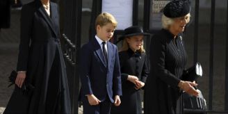 Prinz George - Hier sagt ihm Prinzessin Charlotte, was er zu tun hat Prinz George - Hier sagt ihm Prinzessin Charlotte, was er zu tun hat